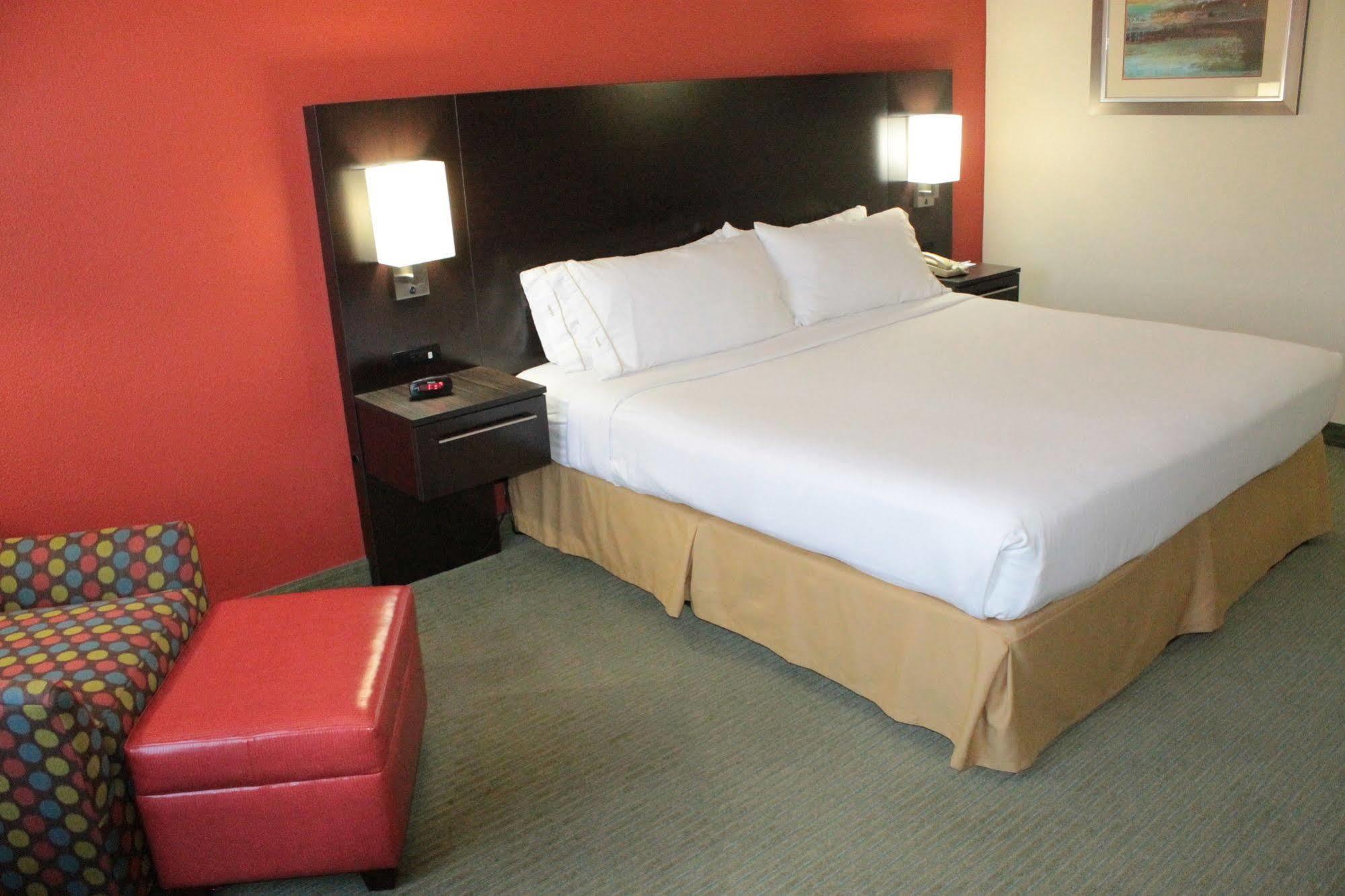 Holiday Inn Express Hotel And Suites Brownsville By Ihg Buitenkant foto