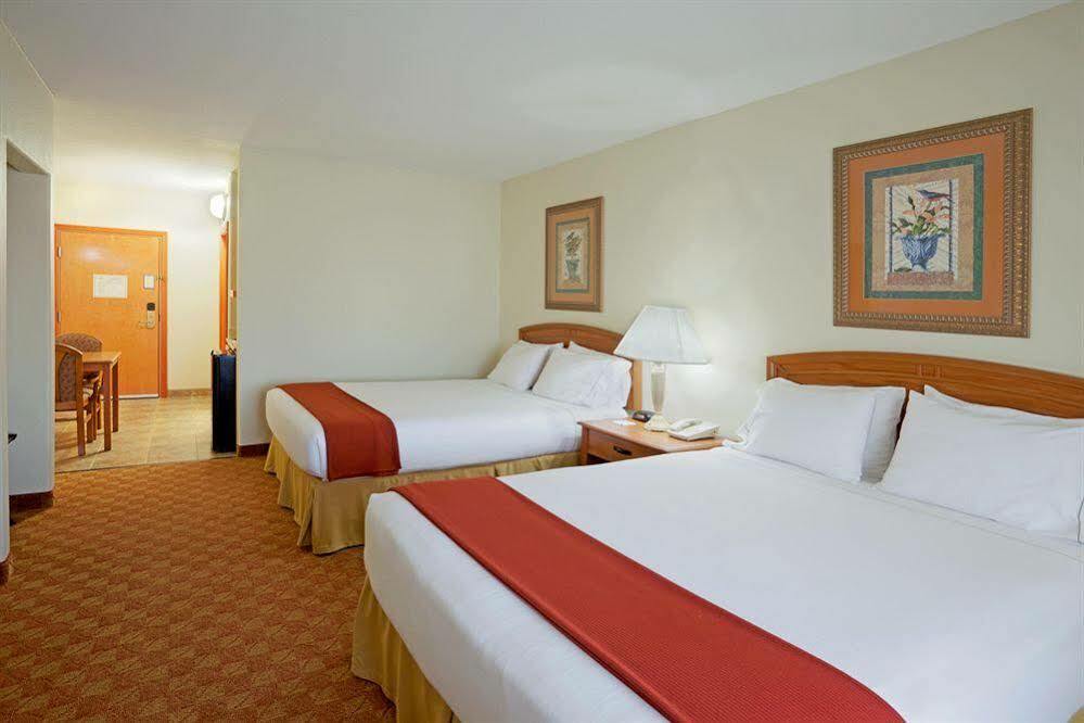 Holiday Inn Express Hotel And Suites Brownsville By Ihg Buitenkant foto